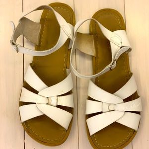 Women’s white saltwater sandals 8